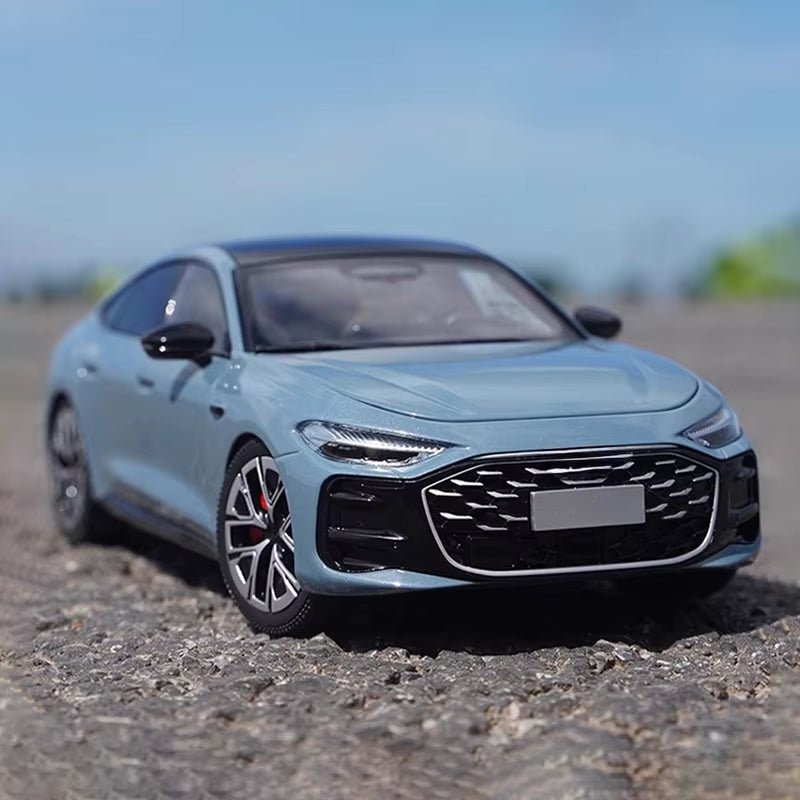 1: 18 Original A5L Alloy Simulation Car Model Collection Ornament Lighting Version