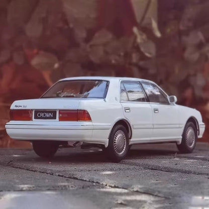 1: 18 Kengfai 10Th Generation Simulation Car Model Suitable for Crown 1555 CROWN Alloy